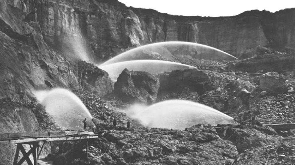 Hydraulic mining in California