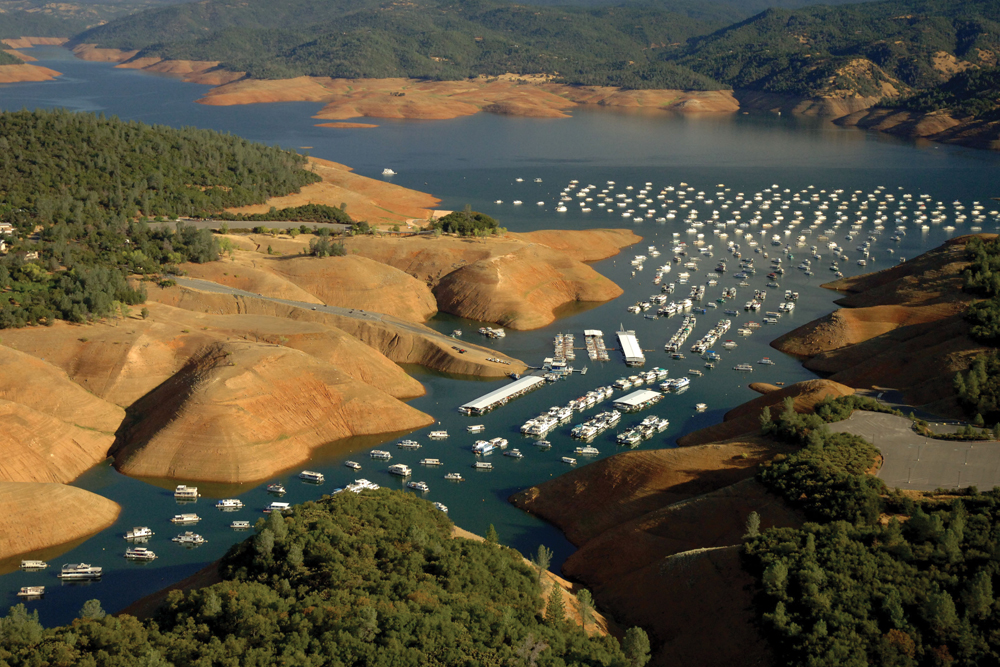 Boats on Lake Oroville
